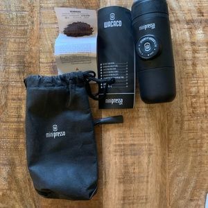 Minipresso GR, portable espresso machine.